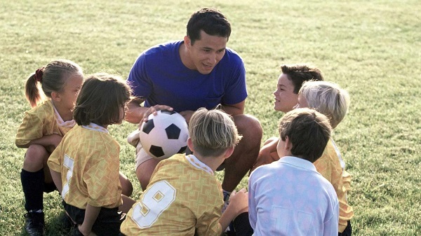 Những điều cha mẹ cần biết khi cho con tham gia bóng đá